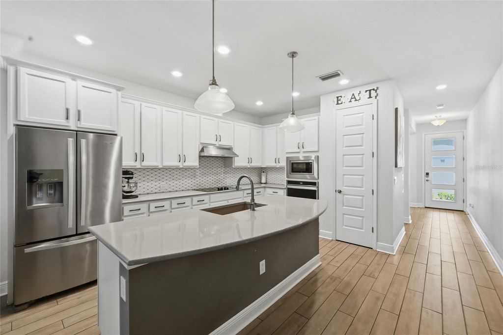 Image 9 of property listing at 5542 SPANISH MOSS COVE, Bradenton, FL 34203