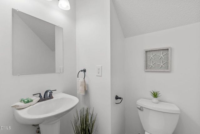 201 Adefield Lane, Holly Springs, NC 27540