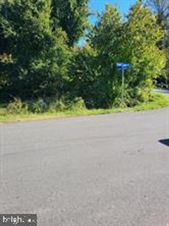 Image 1 of property listing at CARIS GLENNE OUTLOT B, Herndon, VA 20171