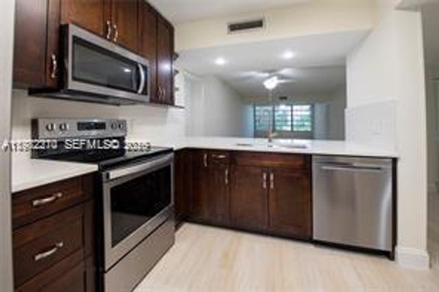 1713 Whitehall Drive 302, Davie, FL 33324