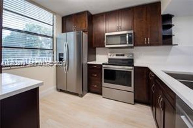 1713 Whitehall Drive 302, Davie, FL 33324