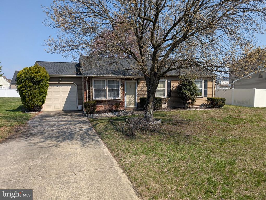 22 ARGYLE AVE, Blackwood, NJ 08012