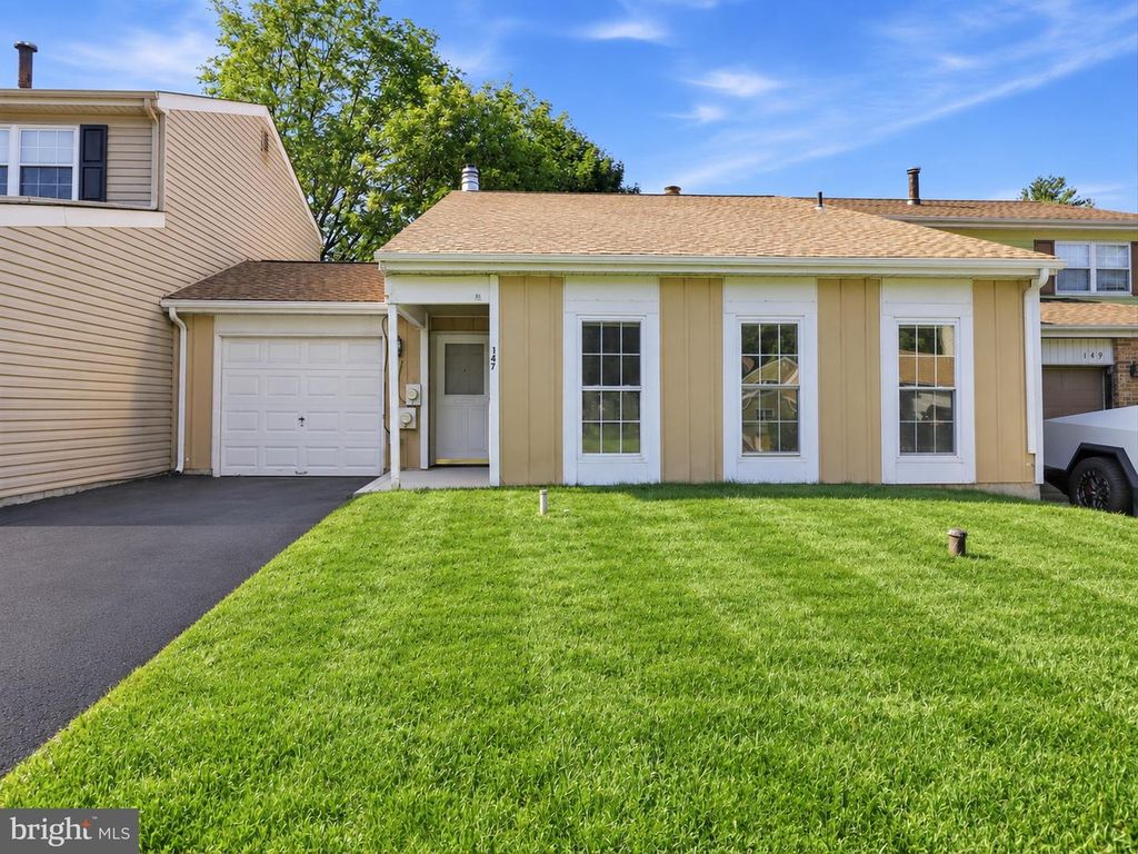 147 COMMONWEALTH DR, NEWTOWN, PA 18940 — photo 2