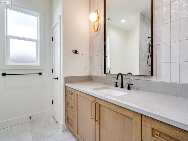 11009 Ne 55TH Ave, Vancouver, WA 98686