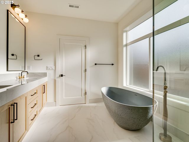 11009 Ne 55TH Ave, Vancouver, WA 98686