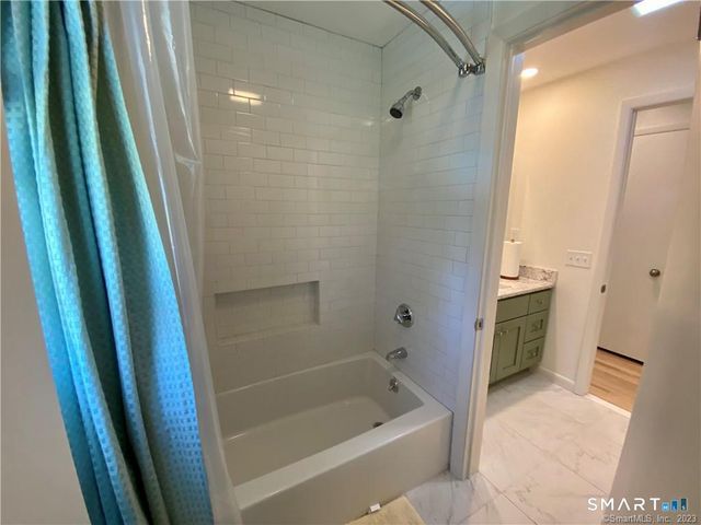14 Stonegate Drive, Branford, CT 06405