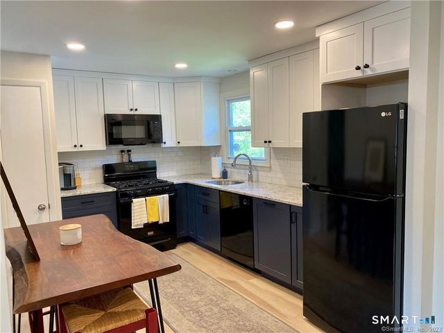 14 Stonegate Drive, Branford, CT 06405
