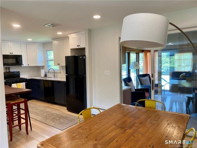 14 Stonegate Drive, Branford, CT 06405