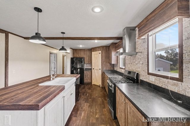 104 Gardens Boulevard NW, Grand Rapids, MI 49534