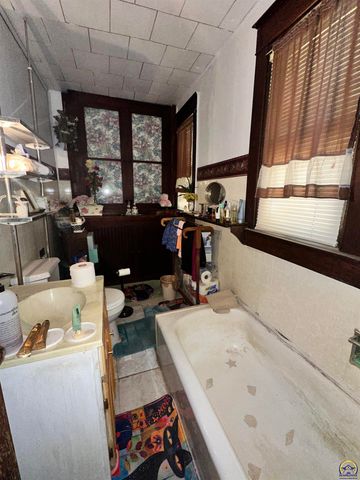 511 NE Scotland AVE, Topeka, KS 66616