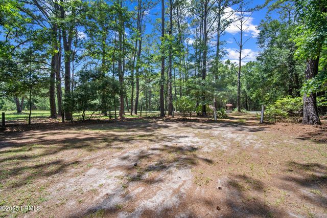 196 Tom Fripp Road, St. Helena Island, SC 29920