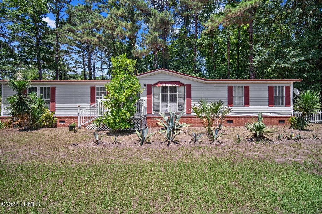 196 Tom Fripp Road, St. Helena Island, SC 29920