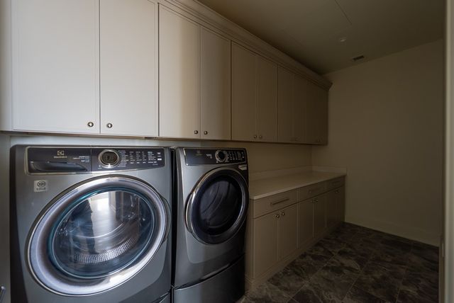 595 S 60th Street 303, West Des Moines, IA 50266