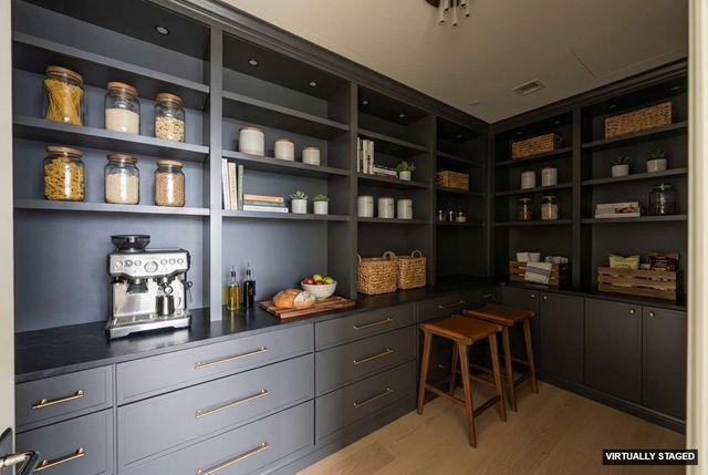 595 S 60th Street 303, West Des Moines, IA 50266