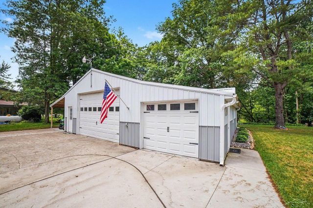 3850 S Fenmore Road, Merrill, MI 48637