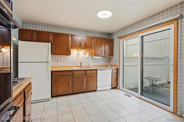 25035 Woodvale Drive, Southfield, MI 48034