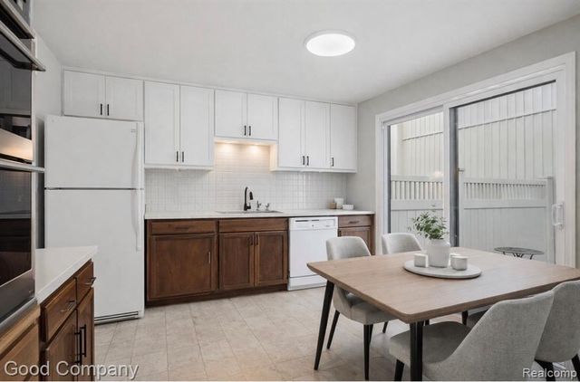 25035 Woodvale Drive, Southfield, MI 48034