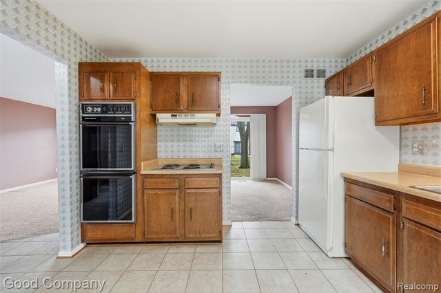 25035 Woodvale Drive, Southfield, MI 48034