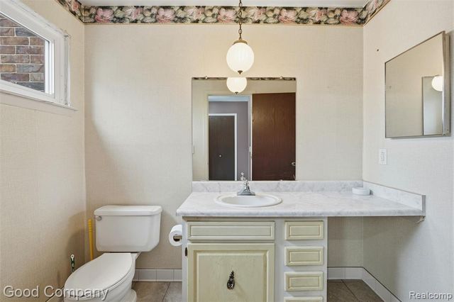 25035 Woodvale Drive, Southfield, MI 48034