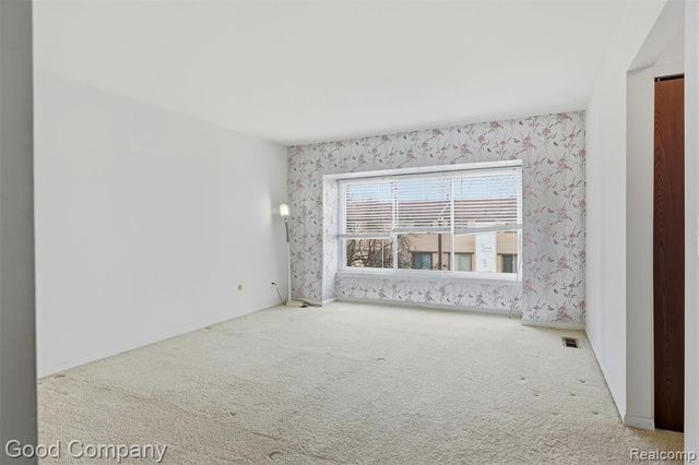 25035 Woodvale Drive, Southfield, MI 48034