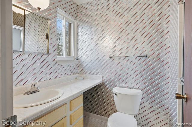 25035 Woodvale Drive, Southfield, MI 48034