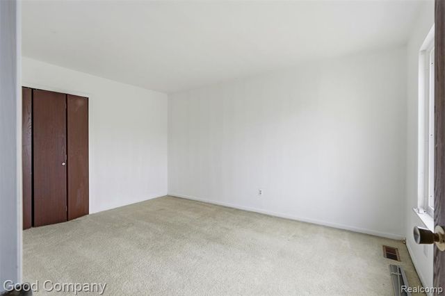 25035 Woodvale Drive, Southfield, MI 48034