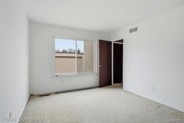 25035 Woodvale Drive, Southfield, MI 48034