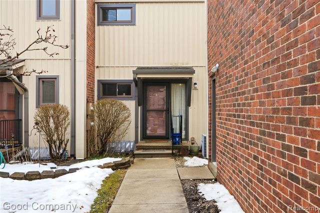 25035 Woodvale Drive, Southfield, MI 48034