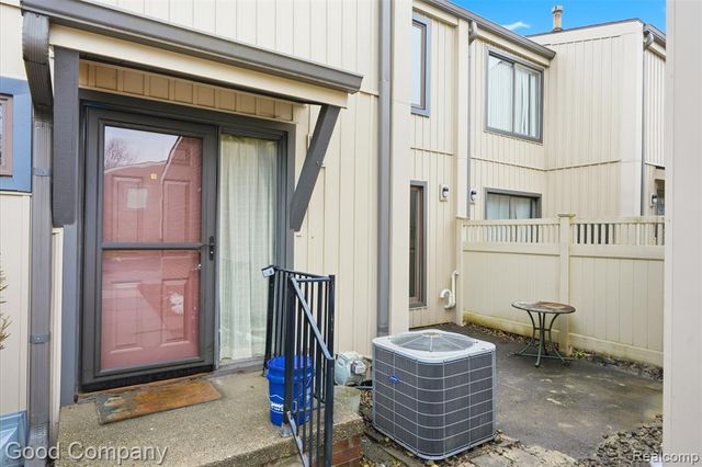 25035 Woodvale Drive, Southfield, MI 48034