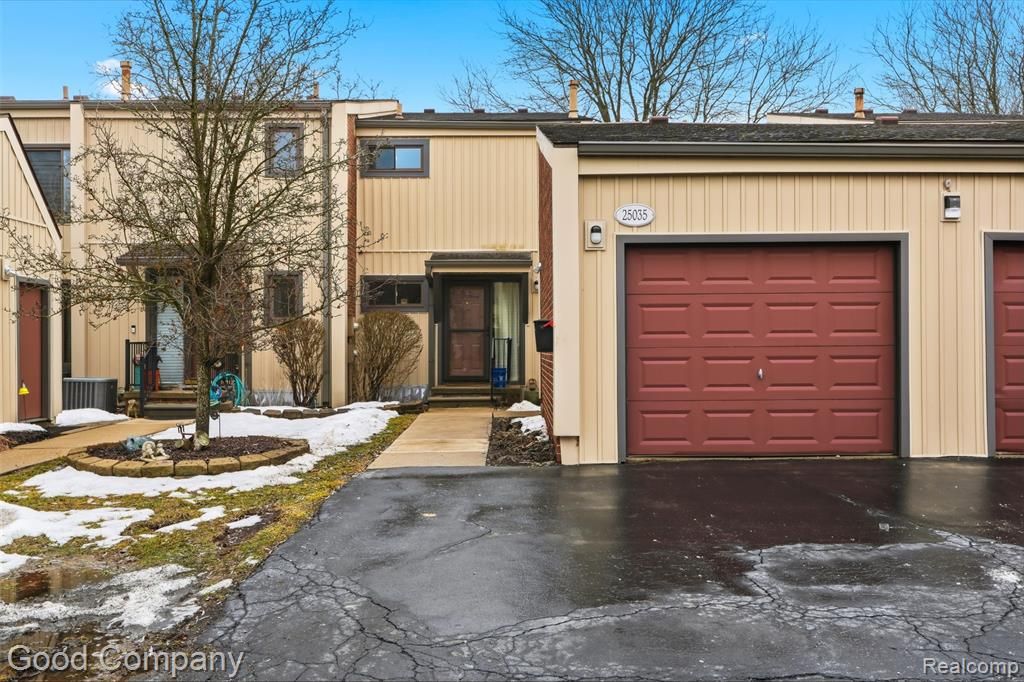 25035 Woodvale Drive, Southfield, MI 48034