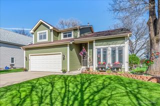 1097 Amberwood Drive, Crystal Lake, IL 60014