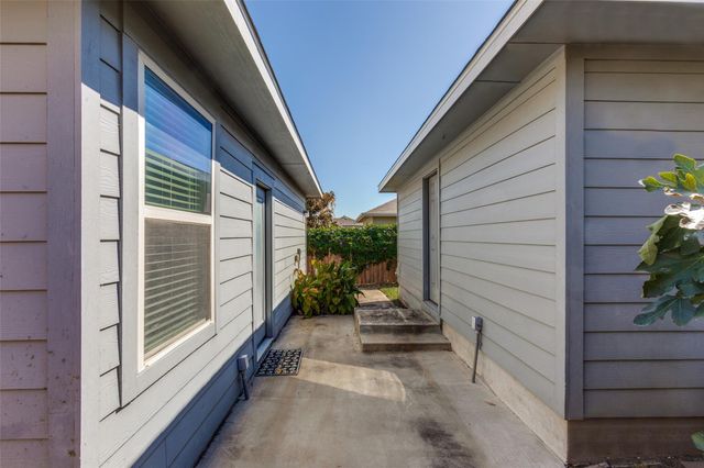 456 S Brook DR, Leander, TX 78641