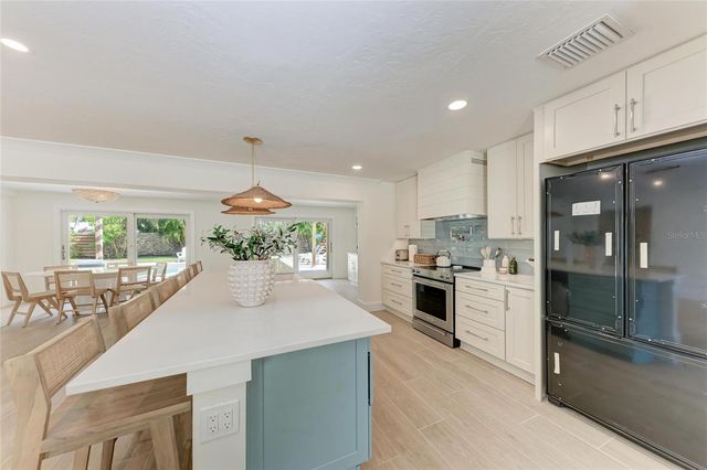 431 ISLAND CIRCLE, Sarasota, FL 34242