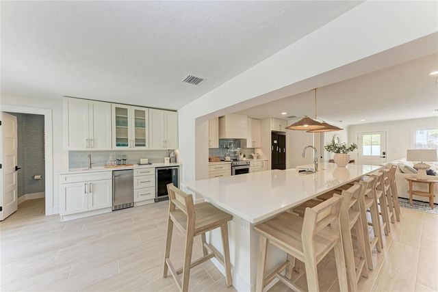 431 ISLAND CIRCLE, Sarasota, FL 34242