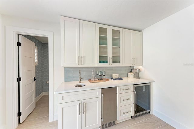 431 ISLAND CIRCLE, Sarasota, FL 34242