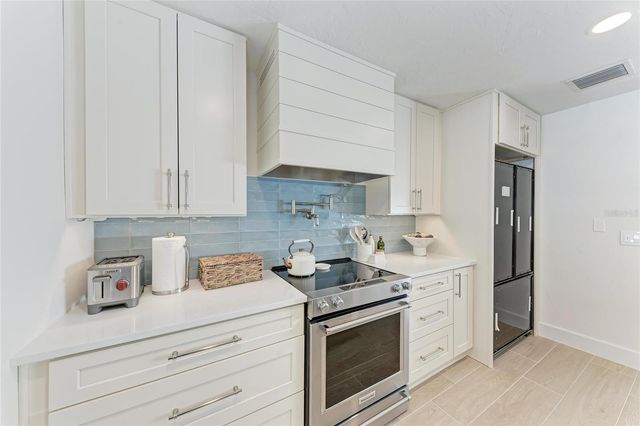 431 ISLAND CIRCLE, Sarasota, FL 34242
