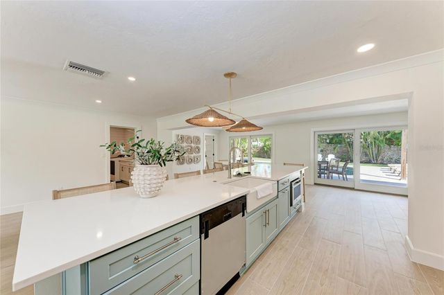 431 ISLAND CIRCLE, Sarasota, FL 34242