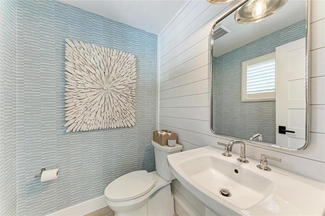 431 ISLAND CIRCLE, Sarasota, FL 34242