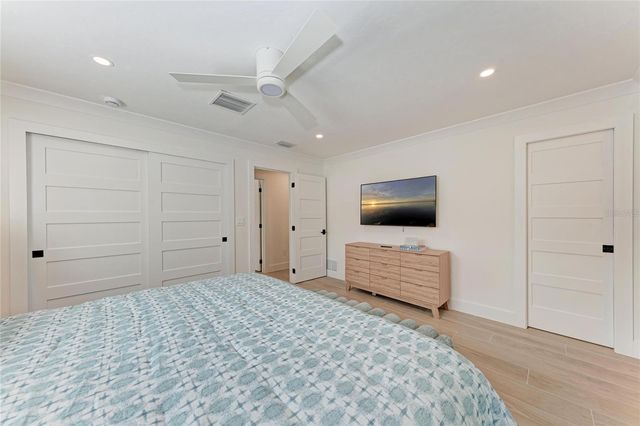 431 ISLAND CIRCLE, Sarasota, FL 34242