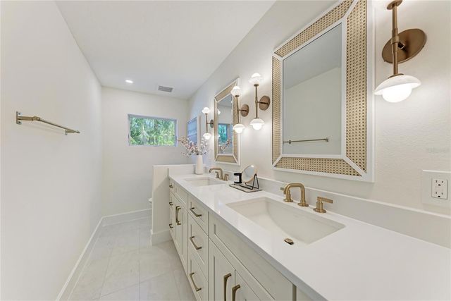 431 ISLAND CIRCLE, Sarasota, FL 34242