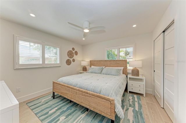 431 ISLAND CIRCLE, Sarasota, FL 34242