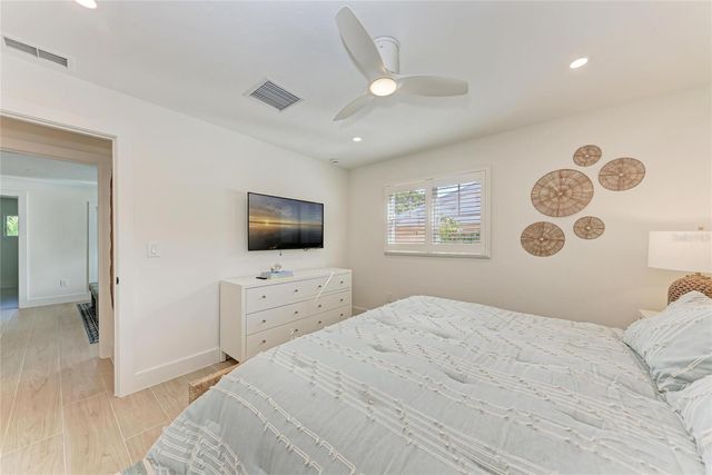 431 ISLAND CIRCLE, Sarasota, FL 34242