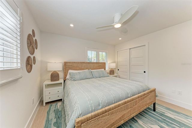 431 ISLAND CIRCLE, Sarasota, FL 34242