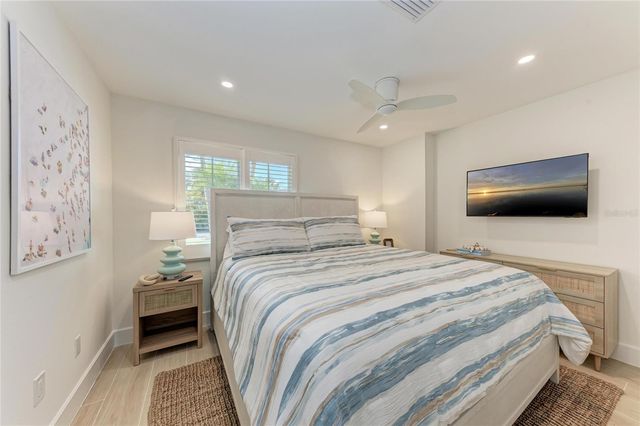 431 ISLAND CIRCLE, Sarasota, FL 34242