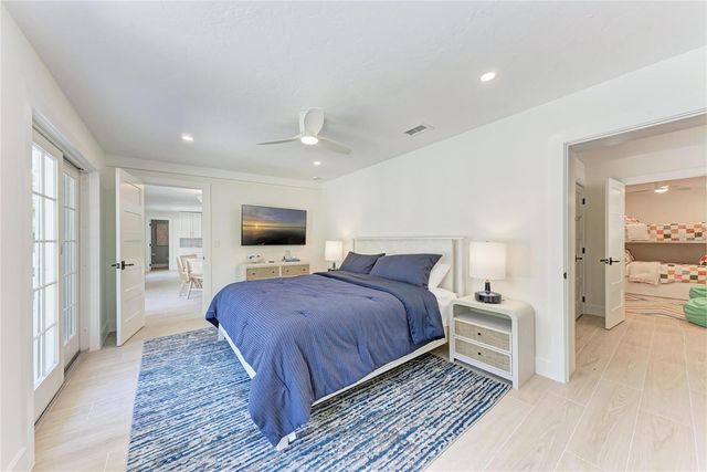 431 ISLAND CIRCLE, Sarasota, FL 34242