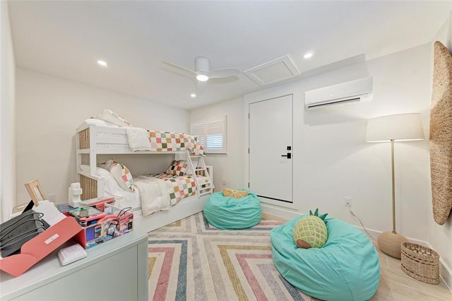 431 ISLAND CIRCLE, Sarasota, FL 34242
