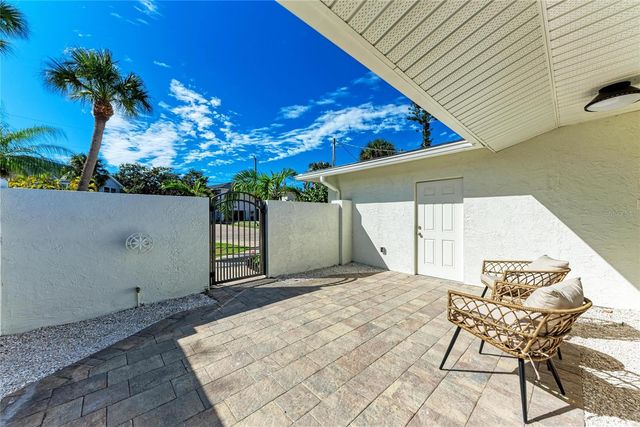 431 ISLAND CIRCLE, Sarasota, FL 34242