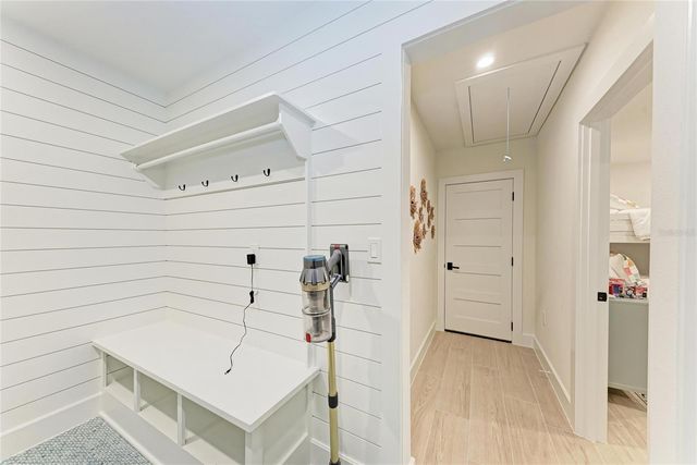431 ISLAND CIRCLE, Sarasota, FL 34242