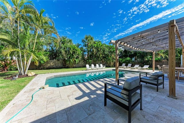 431 ISLAND CIRCLE, Sarasota, FL 34242