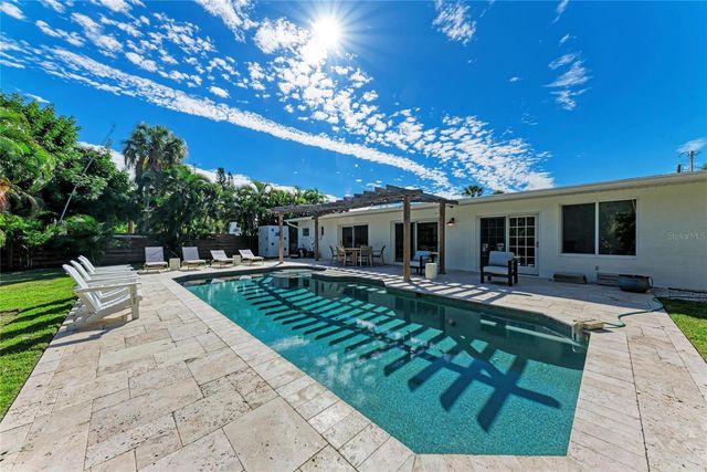 431 ISLAND CIRCLE, Sarasota, FL 34242